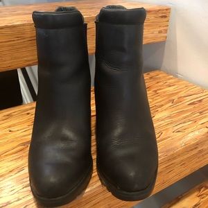 Sorel black wedge boot size 9